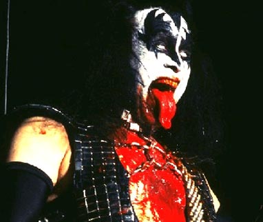 GENE SIMMONS (Carlos)